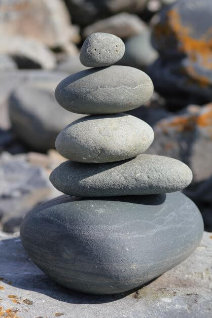 Stones precariously balancing
